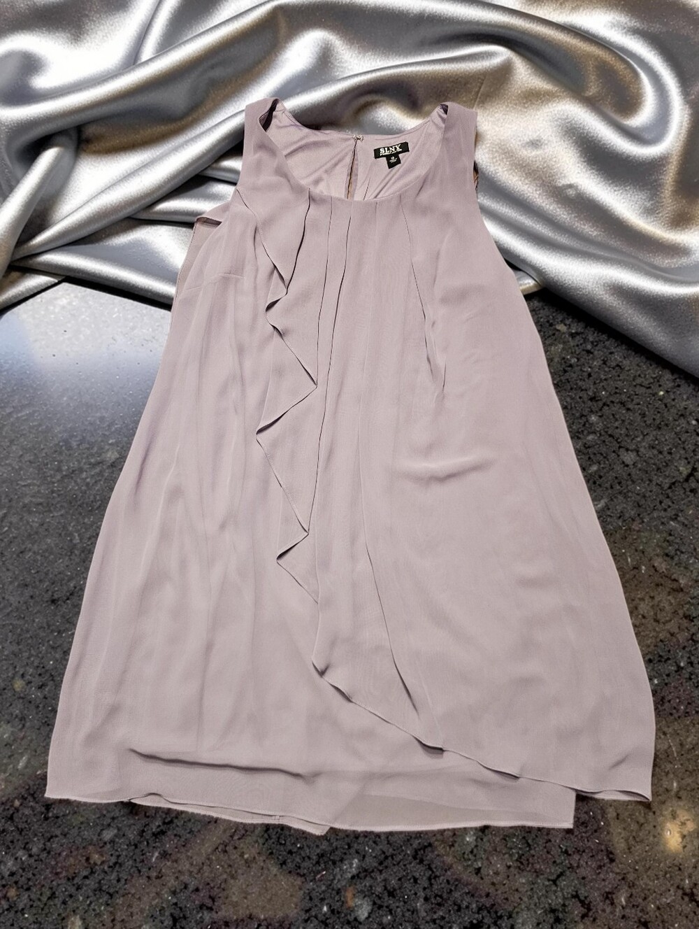 SLNY Soft Lavender Ruffle Front Sleeveless Dress. Size 14. Excellent Condition!